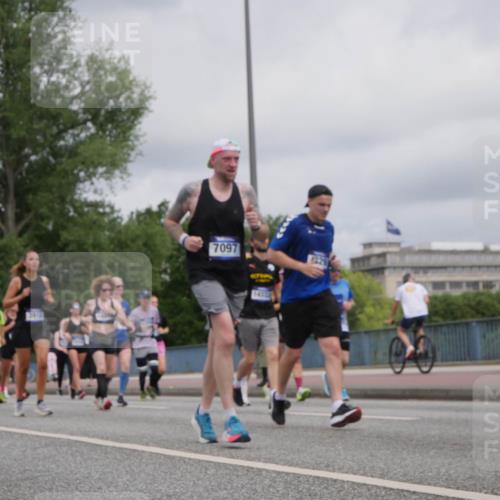 29.06.2025 - hella hamburg halbmarathon Luisa Fischer http://msf.ph/oto/8443631 29.06.2025 10:25:35 Kennedybrücke 3911, 7097, 14332, 1598, 2351, 3458, 3910, 4113, 4114, 4559, 4829, 6303, 6307, 6849, 6899, 6977, 7097, 7162, 7794, 8511, 9204, 10241, 10663, 10739 meine-sportfotos.de