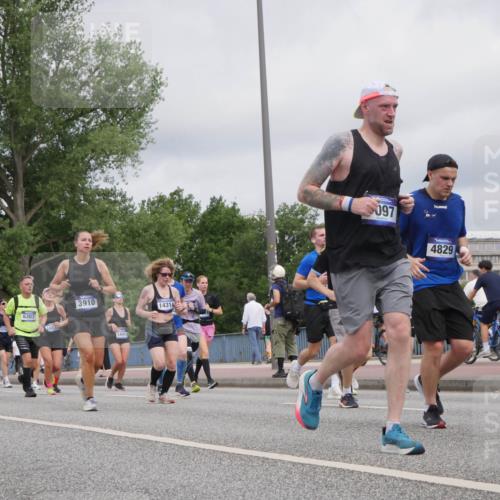 29.06.2025 - hella hamburg halbmarathon Luisa Fischer http://msf.ph/oto/8443635 29.06.2025 10:25:35 Kennedybrücke 8511, 7944, 1676, 6307, 3910, 1444, 14314, 097, 4829, 1598, 2351, 3458, 3910, 4113, 4114, 4559, 4829, 6303, 6307, 6849, 6899, 6977, 7097, 7162, 7794, 8511, 9204, 10241, 10663, 10739 meine-sportfotos.de
