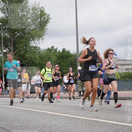 29.06.2025 - hella hamburg halbmarathon Luisa Fischer http://msf.ph/oto/8443658 29.06.2025 10:25:37 Kennedybrücke 4559, 8511, 6899, 477, 17944, 106, 6307, 10511, 14442, 3910, 1598, 2351, 3458, 3910, 3995, 4113, 4131, 4559, 4829, 6303, 6307, 6820, 6899, 6977, 7097, 7162, 8511, 8855, 10065, 10241, 10663, 10739 meine-sportfotos.de