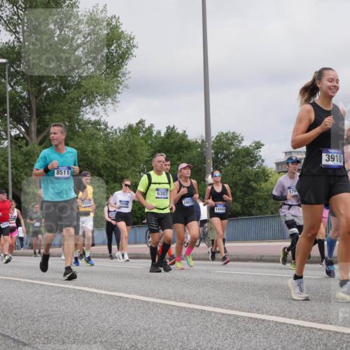 29.06.2025 - hella hamburg halbmarathon Luisa Fischer http://msf.ph/oto/8443663 29.06.2025 10:25:38 Kennedybrücke 4559, 4137, 6899, 8511, 7944, 6820, 15106, 6307, 16511, 14442, 176, 3910, 14314, 1598, 2351, 3458, 3910, 3995, 4113, 4131, 4559, 4829, 6307, 6820, 6899, 6977, 7097, 8511, 8855, 10065, 10739 meine-sportfotos.de