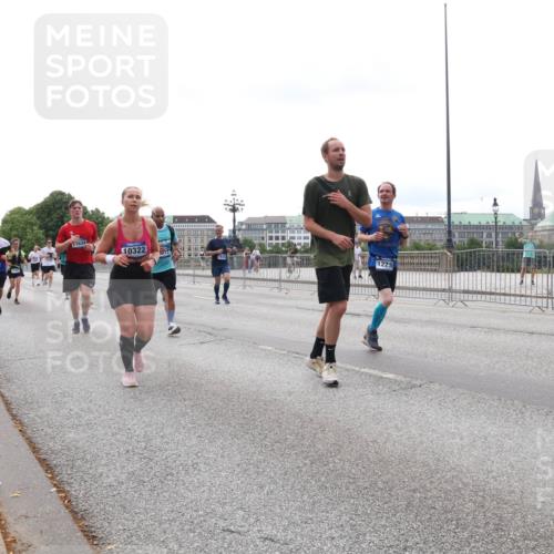 29.06.2025 - hella hamburg halbmarathon Lena Gebhardt http://msf.ph/oto/8443681 29.06.2025 10:29:44 Lombardsbrücke 1063, 11634, 10322, 1221, 1208, 1063, 1097, 1230, 1661, 1694, 2302, 2699, 3179, 3311, 3524, 3613, 4349, 4373, 4395, 4580, 5063, 5322, 5350, 6285, 6725, 7517, 7832, 8388, 8792, 8812, 8941, 9095, 9714, 9937, 10162, 10322, 10641, 10808, 10996, 11249, 11269, 11376, 11444, 11634, 11792, 11803, 11989, 12086, 12216, 12227, 12305, 12537, 13031, 13382, 13810, 14644, 15266, 16306, 16659, 16662, 16676, 17496, 17529, 17945, 18298, 18299, 18385, 18414 meine-sportfotos.de