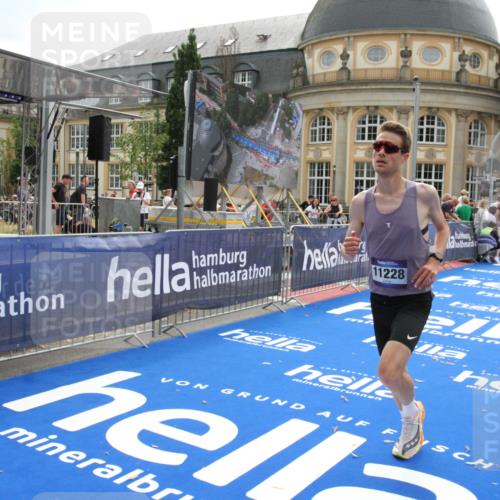 29.06.2025 - hella hamburg halbmarathon Michael Strokosch http://msf.ph/oto/8443683 29.06.2025 10:25:50 Ziel 11228, 14107, 17258 meine-sportfotos.de