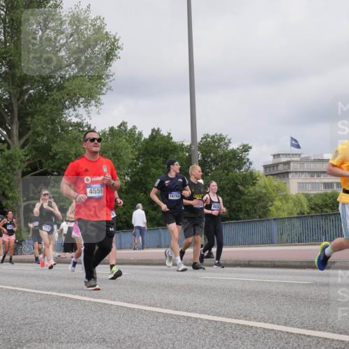 29.06.2025 - hella hamburg halbmarathon Luisa Fischer http://msf.ph/oto/8443711 29.06.2025 10:25:41 Kennedybrücke 10065, 13472, 4131, 4559, 16762, 6820, 7944, 2351, 3910, 3995, 4131, 4366, 4559, 4970, 6049, 6307, 6820, 6826, 6899, 7925, 8511, 8855, 8931, 10065, 10210, 10739 meine-sportfotos.de
