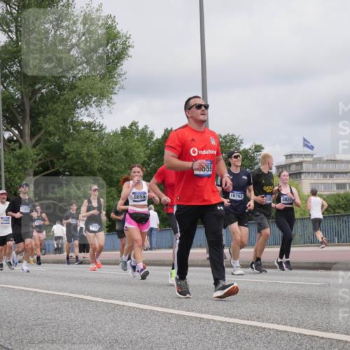 29.06.2025 - hella hamburg halbmarathon Luisa Fischer http://msf.ph/oto/8443723 29.06.2025 10:25:42 Kennedybrücke 15601, 7929, 10065, 13472, 4131, 8855, 859, 16762, 6820, 2351, 3995, 4131, 4366, 4559, 4970, 6049, 6307, 6820, 6826, 6899, 7925, 8511, 8855, 8931, 10065, 10210, 10739 meine-sportfotos.de