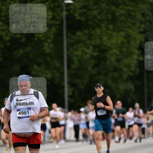 29.06.2025 - hella hamburg halbmarathon Dr. Thomas Lammeyer http://msf.ph/oto/8443741 29.06.2025 10:57:37 Kennedybrücke 1753, 2291, 4595, 6041, 6044, 7039, 7690, 7890, 8414, 8515, 9368, 9545, 10490, 10879, 10981, 11268 meine-sportfotos.de