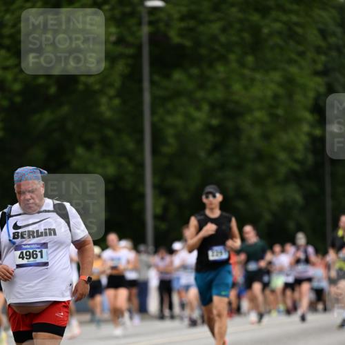29.06.2025 - hella hamburg halbmarathon Dr. Thomas Lammeyer http://msf.ph/oto/8443756 29.06.2025 10:57:37 Kennedybrücke 1753, 2291, 4595, 6041, 6044, 7039, 7690, 7890, 8414, 8515, 9368, 9545, 10490, 10879, 10981, 11268 meine-sportfotos.de