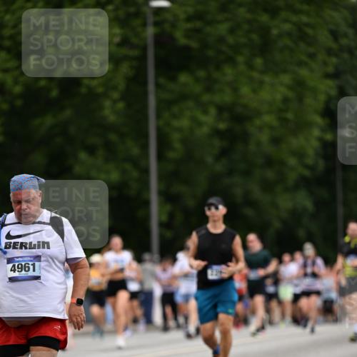 29.06.2025 - hella hamburg halbmarathon Dr. Thomas Lammeyer http://msf.ph/oto/8443765 29.06.2025 10:57:37 Kennedybrücke 1753, 2291, 4595, 6041, 6044, 7039, 7690, 7890, 8414, 8515, 9368, 9545, 10490, 10879, 10981, 11268 meine-sportfotos.de