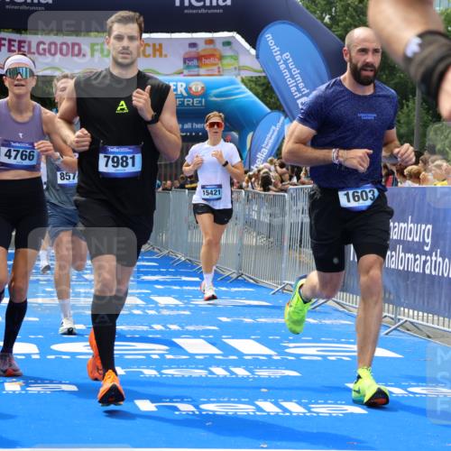 29.06.2025 - hella hamburg halbmarathon Strokosch-Dieckow http://msf.ph/oto/8443784 29.06.2025 10:39:54 Ziel 1603, 1975, 2525, 2563, 2573, 3626, 4766, 5050, 5375, 6080, 6149, 7981, 8467, 8574, 11714, 15421, 15813 meine-sportfotos.de