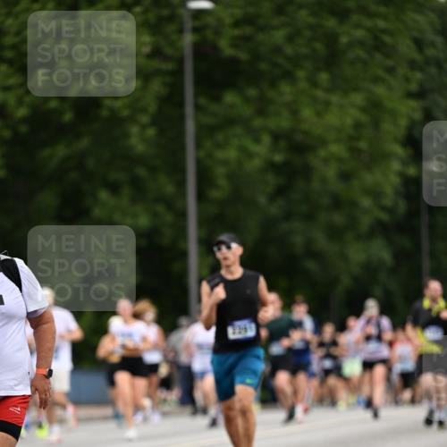 29.06.2025 - hella hamburg halbmarathon Dr. Thomas Lammeyer http://msf.ph/oto/8443789 29.06.2025 10:57:38 Kennedybrücke 1753, 2291, 4595, 6041, 6044, 7039, 7611, 7890, 8414, 8515, 9103, 9368, 9545, 10490, 10879, 10981, 11268 meine-sportfotos.de