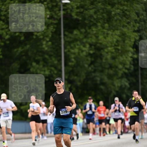 29.06.2025 - hella hamburg halbmarathon Dr. Thomas Lammeyer http://msf.ph/oto/8443823 29.06.2025 10:57:38 Kennedybrücke 1753, 2291, 4595, 6041, 6044, 7039, 7611, 7890, 8414, 8515, 9103, 9368, 9545, 10490, 10879, 10981, 11268 meine-sportfotos.de