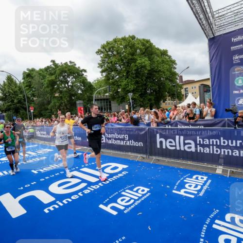 29.06.2025 - hella hamburg halbmarathon Zöllner http://msf.ph/oto/8443831 29.06.2025 10:56:58 Ziel 1955, 2282, 2741, 2759, 5033, 5418, 6835, 7716, 8669, 11043, 11212, 14678, 15097, 16620, 16679 meine-sportfotos.de