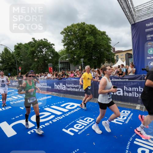 29.06.2025 - hella hamburg halbmarathon Zöllner http://msf.ph/oto/8443904 29.06.2025 10:56:59 Ziel 1955, 2282, 2741, 2759, 5033, 5418, 6835, 7716, 8669, 11043, 11212, 11638, 14678, 15097, 16470, 16620, 16679 meine-sportfotos.de