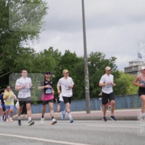 29.06.2025 - hella hamburg halbmarathon Luisa Fischer http://msf.ph/oto/8443912 29.06.2025 10:25:56 Kennedybrücke 2479, 2744, 2886, 3430, 3600, 3601, 4190, 4266, 6048, 6881, 7188, 7190, 7276, 9392, 10432, 10573 meine-sportfotos.de