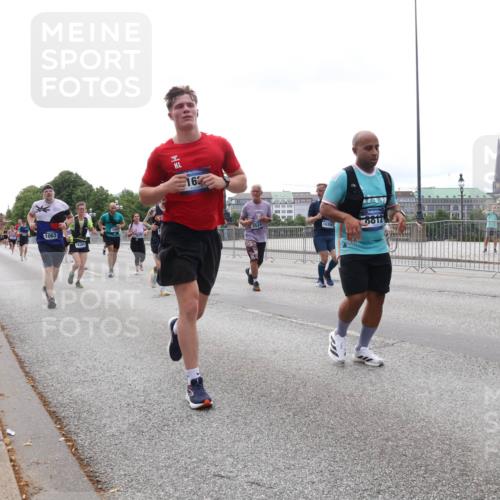 29.06.2025 - hella hamburg halbmarathon Lena Gebhardt http://msf.ph/oto/8443915 29.06.2025 10:29:46 Lombardsbrücke 1063, 16, 1630, 6612, 1063, 1097, 1230, 1661, 1694, 2302, 2699, 3179, 3311, 3524, 3613, 4349, 4395, 4580, 5063, 5322, 5350, 6285, 6725, 7517, 7832, 8388, 8792, 8812, 8941, 9095, 9714, 9937, 10162, 10322, 10641, 10996, 11249, 11269, 11376, 11444, 11634, 11792, 11803, 12086, 12216, 12227, 12305, 12537, 13031, 13382, 13810, 14644, 15266, 16306, 16659, 16662, 16676, 16769, 17496, 17529, 17945, 18298, 18299, 18385 meine-sportfotos.de