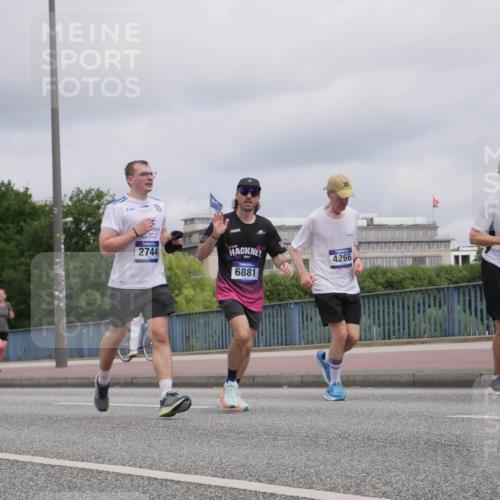 29.06.2025 - hella hamburg halbmarathon Luisa Fischer http://msf.ph/oto/8443940 29.06.2025 10:25:58 Kennedybrücke 10432, 2744, 2024, 4266, 6881, 2744, 2886, 3430, 3600, 3601, 4190, 4266, 6048, 6881, 7188, 7190, 9392, 10432, 10573 meine-sportfotos.de