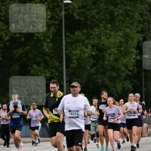 29.06.2025 - hella hamburg halbmarathon Dr. Thomas Lammeyer http://msf.ph/oto/8443942 29.06.2025 10:57:44 Kennedybrücke 1753, 2291, 4595, 5562, 6041, 6044, 6913, 7039, 7611, 7890, 8212, 8414, 8515, 9103, 9368, 9545, 9685, 10490, 11268 meine-sportfotos.de
