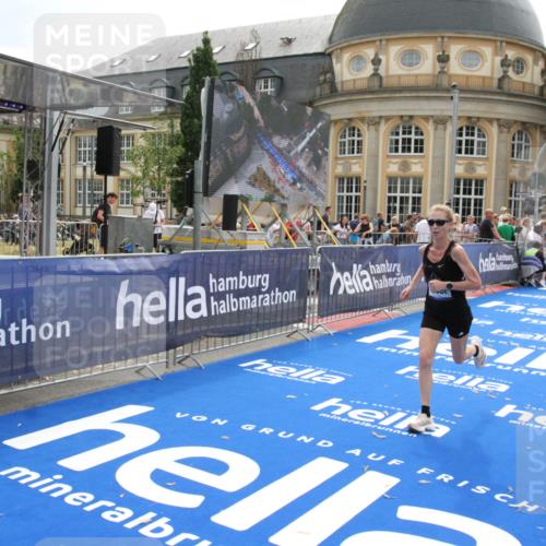 29.06.2025 - hella hamburg halbmarathon Michael Strokosch http://msf.ph/oto/8443946 29.06.2025 10:26:00 Ziel 9767, 10468, 18692 meine-sportfotos.de