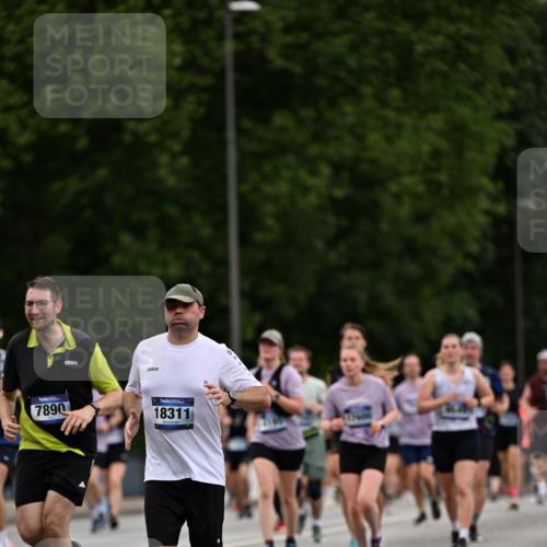 29.06.2025 - hella hamburg halbmarathon Dr. Thomas Lammeyer http://msf.ph/oto/8443948 29.06.2025 10:57:44 Kennedybrücke 1753, 2291, 4595, 5562, 6041, 6044, 6913, 7039, 7611, 7890, 8212, 8414, 8515, 9103, 9368, 9545, 9685, 10490, 11268 meine-sportfotos.de