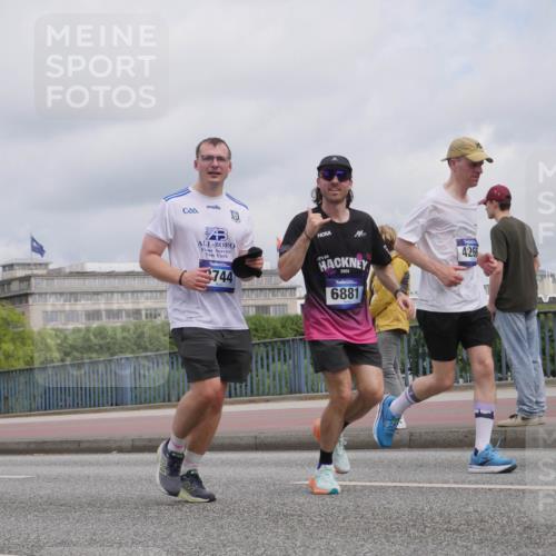 29.06.2025 - hella hamburg halbmarathon Luisa Fischer http://msf.ph/oto/8443954 29.06.2025 10:25:59 Kennedybrücke 744, 6881, 4266, 2744, 2886, 3600, 3601, 4190, 4266, 6048, 6881, 9392, 10432, 10573 meine-sportfotos.de