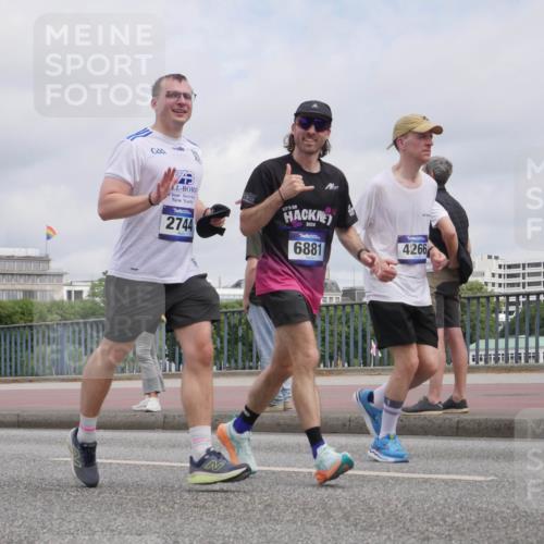 29.06.2025 - hella hamburg halbmarathon Luisa Fischer http://msf.ph/oto/8443962 29.06.2025 10:26:00 Kennedybrücke 2744, 2024, 6881, 4266, 2744, 3600, 3601, 4190, 4266, 4969, 6048, 6747, 6881, 7891, 9256, 9392, 10432, 10573 meine-sportfotos.de