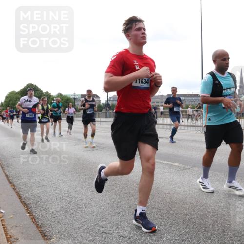29.06.2025 - hella hamburg halbmarathon Lena Gebhardt http://msf.ph/oto/8443977 29.06.2025 10:29:46 Lombardsbrücke 1063, 18385, 13810, 11634, 1063, 1097, 1230, 1661, 1694, 2302, 2699, 3179, 3311, 3524, 3613, 4349, 4395, 4580, 5063, 5322, 5350, 6285, 6725, 7517, 7832, 8388, 8792, 8812, 8941, 9095, 9714, 9937, 10162, 10322, 10641, 10996, 11249, 11269, 11376, 11444, 11634, 11792, 11803, 12086, 12216, 12227, 12305, 12537, 13031, 13382, 13810, 14644, 15266, 16306, 16659, 16662, 16676, 16769, 17496, 17529, 17945, 18298, 18299, 18385 meine-sportfotos.de