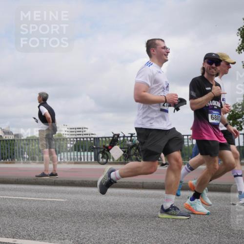 29.06.2025 - hella hamburg halbmarathon Luisa Fischer http://msf.ph/oto/8443978 29.06.2025 10:26:00 Kennedybrücke 6881, 2744, 3600, 3601, 4190, 4266, 4969, 6048, 6747, 6881, 7891, 9256, 9392, 10432, 10573 meine-sportfotos.de