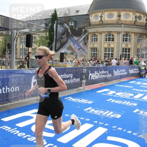 29.06.2025 - hella hamburg halbmarathon Michael Strokosch http://msf.ph/oto/8443984 29.06.2025 10:26:00 Ziel 9767, 10468, 18692 meine-sportfotos.de