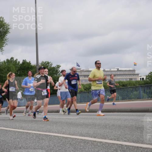 29.06.2025 - hella hamburg halbmarathon Luisa Fischer http://msf.ph/oto/8443994 29.06.2025 10:26:01 Kennedybrücke 1755, 16667, 14801, 3600, 13369, 10432, 604, 2514, 2744, 3600, 3601, 3769, 4190, 4266, 4969, 5838, 6048, 6747, 6881, 7891, 9256, 10432, 10573 meine-sportfotos.de