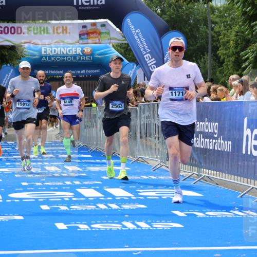29.06.2025 - hella hamburg halbmarathon Strokosch-Dieckow http://msf.ph/oto/8443998 29.06.2025 10:39:51 Ziel 1603, 1975, 2525, 2563, 2573, 3626, 4766, 5375, 6149, 7981, 8467, 8574, 11714, 14204, 15421, 15744, 15813, 18013 meine-sportfotos.de