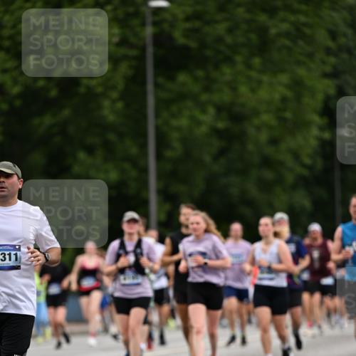 29.06.2025 - hella hamburg halbmarathon Dr. Thomas Lammeyer http://msf.ph/oto/8444014 29.06.2025 10:57:46 Kennedybrücke 1753, 2291, 3226, 4591, 5562, 6041, 6044, 6913, 7039, 7611, 7890, 8212, 8414, 8515, 8906, 9103, 9368, 9545, 9685, 10490, 11268 meine-sportfotos.de