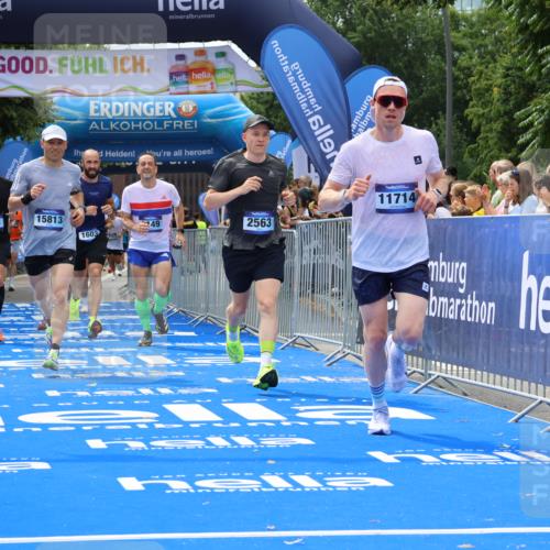 29.06.2025 - hella hamburg halbmarathon Strokosch-Dieckow http://msf.ph/oto/8444028 29.06.2025 10:39:51 Ziel 1603, 1975, 2525, 2563, 2573, 3626, 4766, 5375, 6149, 7981, 8467, 8574, 11714, 14204, 15421, 15744, 15813, 18013 meine-sportfotos.de