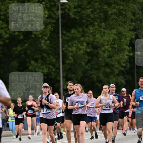 29.06.2025 - hella hamburg halbmarathon Dr. Thomas Lammeyer http://msf.ph/oto/8444030 29.06.2025 10:57:46 Kennedybrücke 1753, 2291, 3226, 4591, 5562, 6041, 6044, 6913, 7039, 7611, 7890, 8212, 8414, 8515, 8906, 9103, 9368, 9545, 9685, 10490, 11268 meine-sportfotos.de