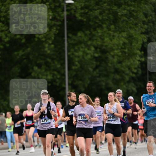29.06.2025 - hella hamburg halbmarathon Dr. Thomas Lammeyer http://msf.ph/oto/8444045 29.06.2025 10:57:46 Kennedybrücke 1753, 2291, 3226, 4591, 5562, 6041, 6044, 6913, 7039, 7611, 7890, 8212, 8414, 8515, 8906, 9103, 9368, 9545, 9685, 10490, 11268 meine-sportfotos.de