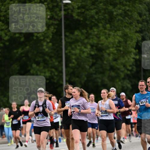 29.06.2025 - hella hamburg halbmarathon Dr. Thomas Lammeyer http://msf.ph/oto/8444058 29.06.2025 10:57:46 Kennedybrücke 1753, 2291, 3226, 4591, 5562, 6041, 6044, 6913, 7039, 7611, 7890, 8212, 8414, 8515, 8906, 9103, 9368, 9545, 9685, 10490, 11268 meine-sportfotos.de