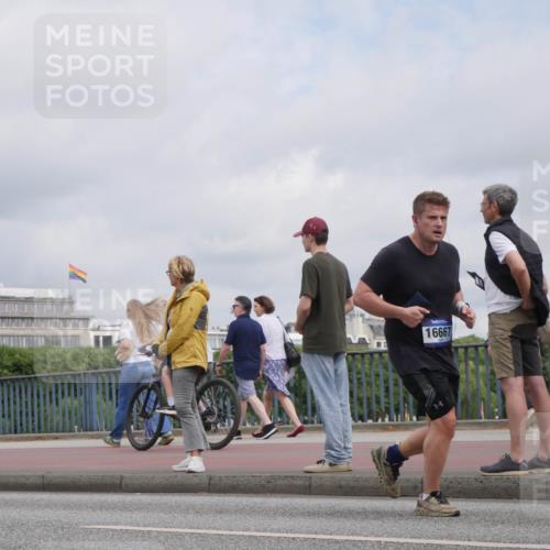 29.06.2025 - hella hamburg halbmarathon Luisa Fischer http://msf.ph/oto/8444095 29.06.2025 10:26:07 Kennedybrücke 16667, 2022, 2514, 3003, 3601, 3769, 4969, 5629, 5838, 6048, 6747, 6784, 6785, 7891, 8355, 8715, 9256, 10432 meine-sportfotos.de