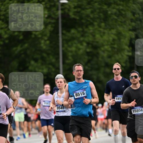 29.06.2025 - hella hamburg halbmarathon Dr. Thomas Lammeyer http://msf.ph/oto/8444102 29.06.2025 10:57:49 Kennedybrücke 1753, 2291, 3226, 4591, 5562, 6041, 6044, 6913, 7039, 7068, 7611, 7876, 7890, 8212, 8414, 8515, 8906, 9103, 9545, 9685, 10490, 11268 meine-sportfotos.de