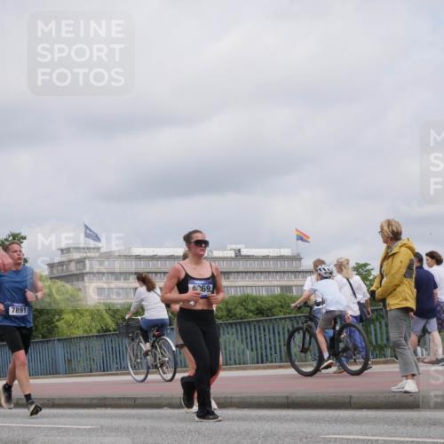 29.06.2025 - hella hamburg halbmarathon Luisa Fischer http://msf.ph/oto/8444103 29.06.2025 10:26:08 Kennedybrücke 514, 7891, 69, 2022, 2514, 3003, 3601, 3769, 4969, 5629, 5798, 5838, 6747, 6784, 6785, 7891, 8355, 8715, 9256, 10088 meine-sportfotos.de