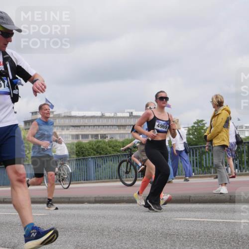 29.06.2025 - hella hamburg halbmarathon Luisa Fischer http://msf.ph/oto/8444110 29.06.2025 10:26:08 Kennedybrücke 2514, 4969, 2022, 2514, 3003, 3601, 3769, 4969, 5629, 5798, 5838, 6747, 6784, 6785, 7891, 8355, 8715, 9256, 10088 meine-sportfotos.de