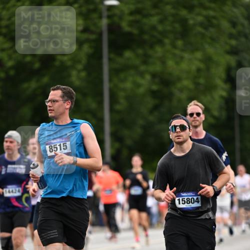 29.06.2025 - hella hamburg halbmarathon Dr. Thomas Lammeyer http://msf.ph/oto/8444184 29.06.2025 10:57:51 Kennedybrücke 1753, 1900, 2291, 2528, 2701, 3226, 4591, 5562, 6041, 6044, 6913, 7039, 7068, 7611, 7876, 7890, 8212, 8414, 8515, 8906, 9103, 9545, 9685, 10175, 10490, 11268 meine-sportfotos.de