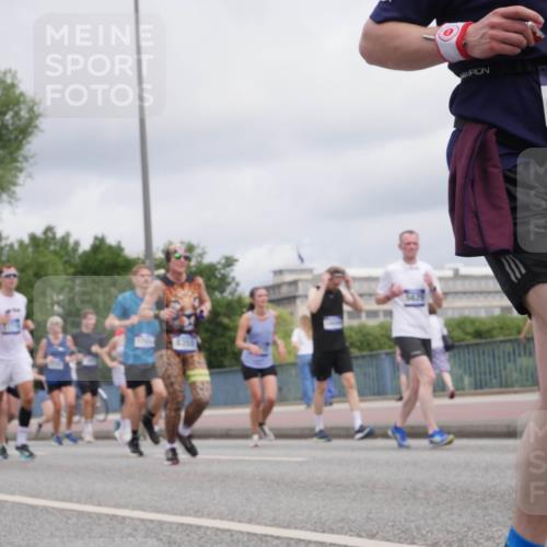 29.06.2025 - hella hamburg halbmarathon Luisa Fischer http://msf.ph/oto/8444185 29.06.2025 10:26:13 Kennedybrücke 8355, 7529, 1372, 2022, 2294, 2514, 3003, 3769, 4969, 5223, 5629, 5798, 5838, 6578, 6747, 6784, 6785, 7266, 7891, 7919, 8355, 8715, 9256, 10088 meine-sportfotos.de
