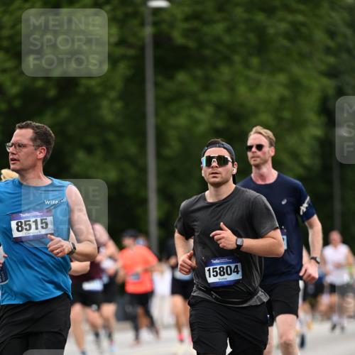 29.06.2025 - hella hamburg halbmarathon Dr. Thomas Lammeyer http://msf.ph/oto/8444209 29.06.2025 10:57:51 Kennedybrücke 1753, 1900, 2291, 2528, 2701, 3226, 4591, 5562, 6041, 6044, 6913, 7039, 7068, 7611, 7876, 7890, 8212, 8414, 8515, 8906, 9103, 9545, 9685, 10175, 10490, 11268 meine-sportfotos.de