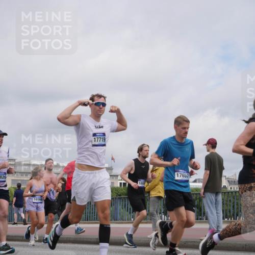 29.06.2025 - hella hamburg halbmarathon Luisa Fischer http://msf.ph/oto/8444218 29.06.2025 10:26:15 Kennedybrücke 17932, 370, 10826, 16566, 17719, 1008, 17657, 8355, 1372, 1853, 2022, 2294, 3003, 5223, 5629, 5798, 6578, 6784, 6785, 7266, 7919, 8355, 8715, 10088 meine-sportfotos.de