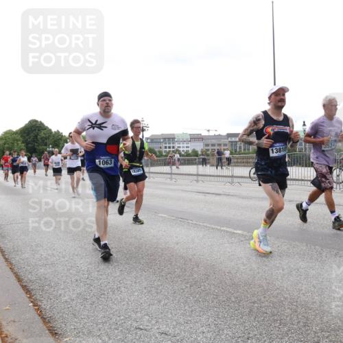 29.06.2025 - hella hamburg halbmarathon Lena Gebhardt http://msf.ph/oto/8444230 29.06.2025 10:29:48 Lombardsbrücke 1063, 18385, 13810, 3524, 1063, 1097, 1547, 1661, 1694, 2302, 2699, 3179, 3311, 3524, 3613, 4349, 4395, 4580, 5063, 5322, 5350, 6285, 6626, 6725, 7517, 7832, 8388, 8792, 8812, 8941, 9095, 9714, 9937, 10162, 10322, 10996, 11249, 11269, 11376, 11444, 11634, 11792, 11803, 12086, 12216, 12227, 12305, 12537, 13031, 13382, 13810, 14304, 14644, 15266, 16182, 16306, 16659, 16662, 16676, 16769, 17496, 17529, 17945, 18298, 18299, 18385, 18503 meine-sportfotos.de