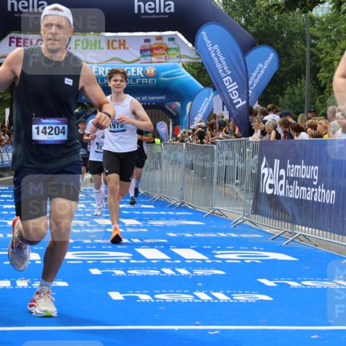 29.06.2025 - hella hamburg halbmarathon Strokosch-Dieckow http://msf.ph/oto/8444255 29.06.2025 10:39:47 Ziel 1603, 1975, 2525, 2563, 2573, 4398, 4766, 6149, 7981, 11714, 13190, 14204, 15435, 15744, 15813, 16580, 16761, 17005, 17792, 18013 meine-sportfotos.de