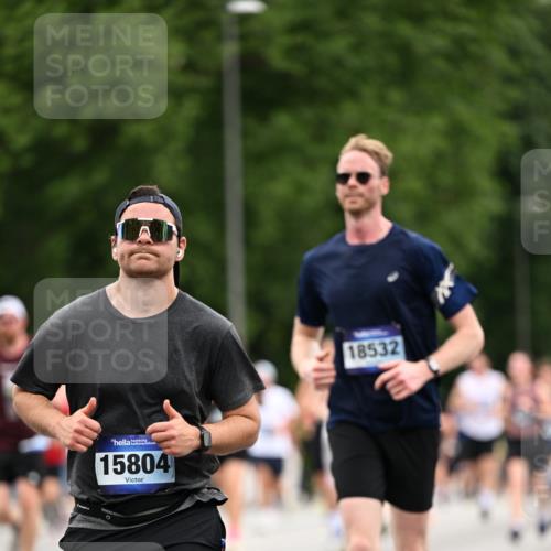 29.06.2025 - hella hamburg halbmarathon Dr. Thomas Lammeyer http://msf.ph/oto/8444293 29.06.2025 10:57:52 Kennedybrücke 1753, 1900, 2291, 2528, 2701, 3226, 4591, 5562, 6041, 6044, 6913, 7039, 7068, 7611, 7876, 7890, 8212, 8414, 8515, 8906, 9103, 9545, 9685, 10175, 10490, 11268 meine-sportfotos.de
