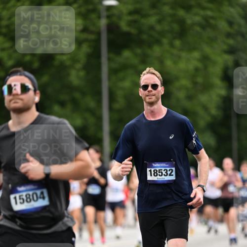 29.06.2025 - hella hamburg halbmarathon Dr. Thomas Lammeyer http://msf.ph/oto/8444303 29.06.2025 10:57:53 Kennedybrücke 1753, 1900, 2291, 2528, 2701, 3226, 4591, 5562, 6041, 6044, 6913, 7039, 7068, 7611, 7876, 7890, 8212, 8414, 8515, 8906, 9103, 9545, 9685, 10175, 10490, 11268 meine-sportfotos.de