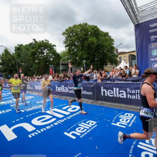 29.06.2025 - hella hamburg halbmarathon Zöllner http://msf.ph/oto/8444308 29.06.2025 10:57:05 Ziel 1485, 4299, 5033, 8669, 11043, 11143, 11212, 11638, 13691, 14408, 14588, 14678, 16470, 16909, 17617, 18719, 19091 meine-sportfotos.de
