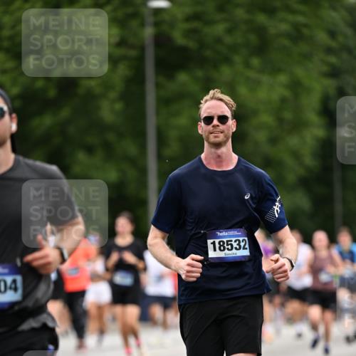 29.06.2025 - hella hamburg halbmarathon Dr. Thomas Lammeyer http://msf.ph/oto/8444320 29.06.2025 10:57:53 Kennedybrücke 1753, 1900, 2291, 2528, 2701, 3226, 4591, 5562, 6041, 6044, 6913, 7039, 7068, 7611, 7876, 7890, 8212, 8414, 8515, 8906, 9103, 9545, 9685, 10175, 10490, 11268 meine-sportfotos.de