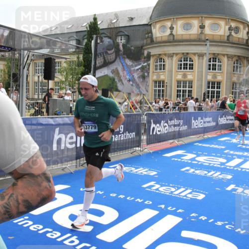29.06.2025 - hella hamburg halbmarathon Michael Strokosch http://msf.ph/oto/8444330 29.06.2025 10:26:11 Ziel 13779, 16615, 17003 meine-sportfotos.de