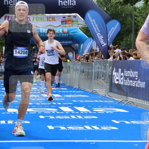 29.06.2025 - hella hamburg halbmarathon Strokosch-Dieckow http://msf.ph/oto/8444344 29.06.2025 10:39:47 Ziel 1603, 1975, 2525, 2563, 2573, 4398, 4766, 6149, 7981, 11714, 13190, 14204, 15435, 15744, 15813, 16580, 16761, 17005, 17792, 18013 meine-sportfotos.de